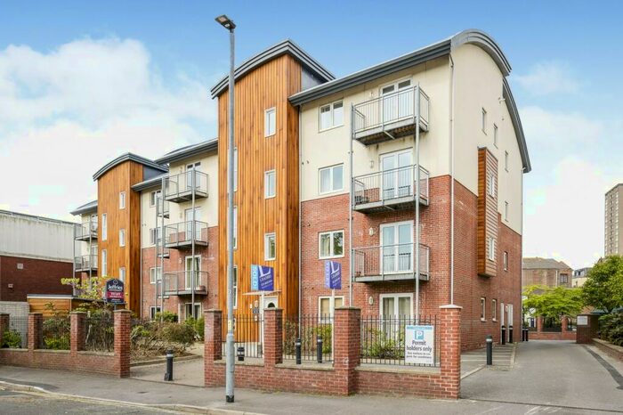 2 Bedroom Apartment To Rent In Near Gunwharf, Portsmouth, PO1