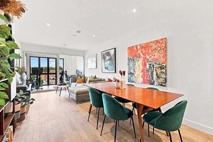 2 Bedroom Flat For Sale In Wansbeck Road, London, E3