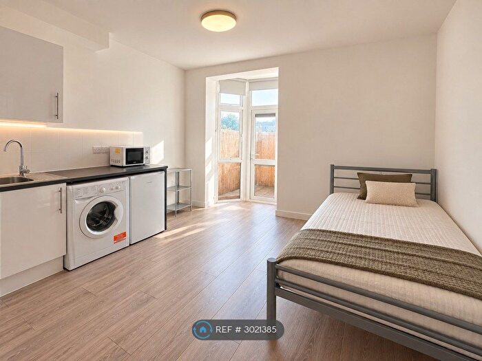 Studio To Rent In Cairnfield Avenue, London, NW2