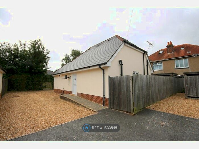 5 Bedroom Detached House To Rent In Wycliffe Gardens, Bournemouth, BH9