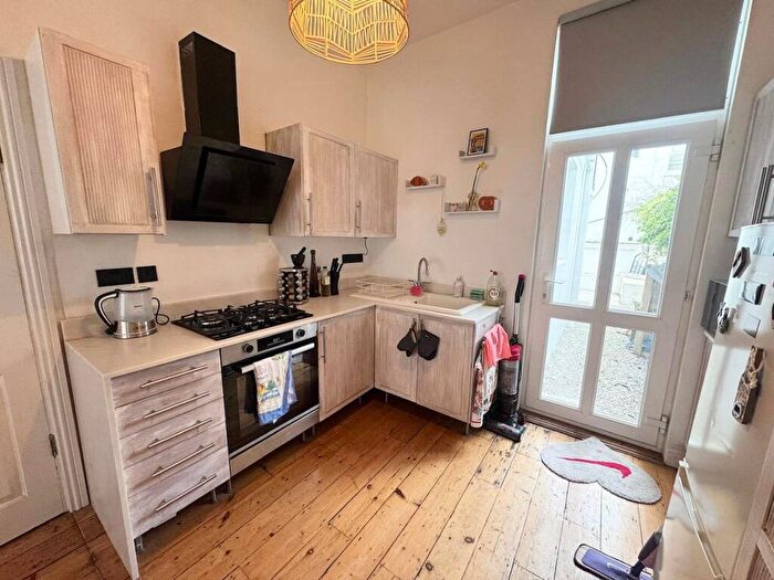 1 Bedroom Flat To Rent In Cowper Street, Hove, BN3