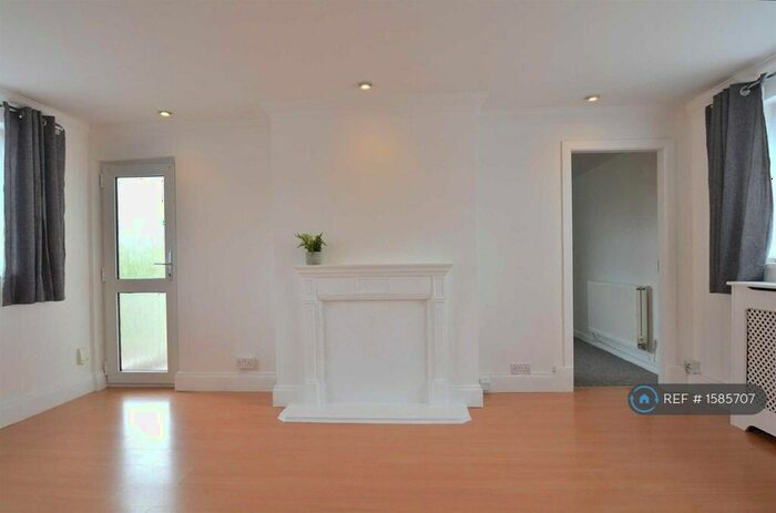 1 Bedroom Flat To Rent In Angle Ways, Stevenage, SG2