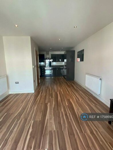 2 Bedroom Flat To Rent In Chapel Court, Romford, RM7