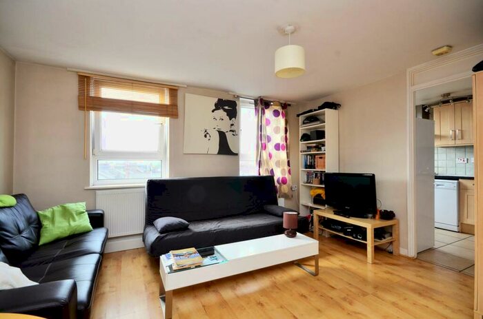 1 Bedroom Flat To Rent In Prince Of Wales Drive, Battersea Park, London, SW11
