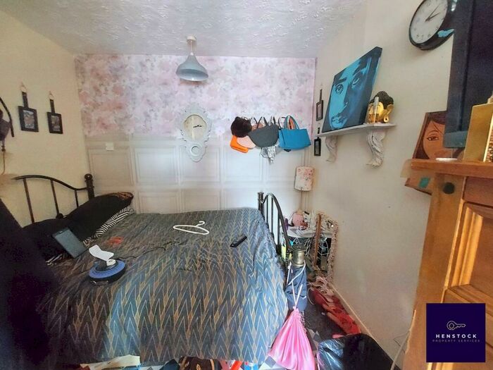 3 Bedroom Terraced House For Sale In Wood Street, Middleton, Manchester, M24