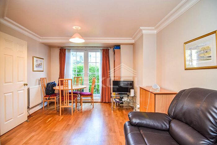 2 Bedroom Flat To Rent In Wellesley Court, Maida Vale, London, W9