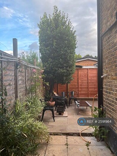 5 Bedroom Semi-Detached House To Rent In Waddon Road, Croydon, CR0