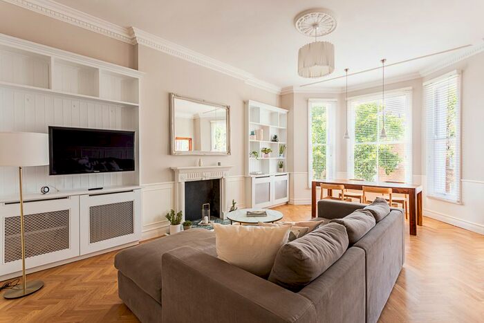 2 Bedroom Flat To Rent In Russell Road, London, W14