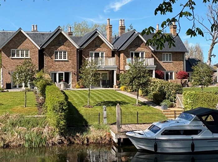 4 Bedroom Mews For Sale In Glen Island, Taplow, Maidenhead, SL6