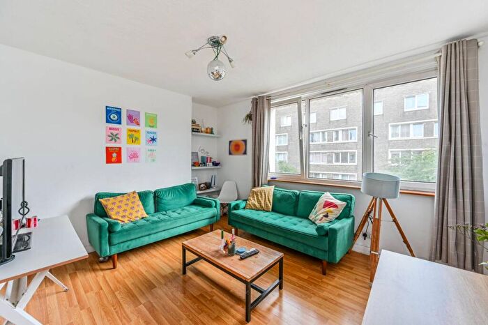 3 Bedroom Flat For Sale In Buxton House, Battersea, London, SW11