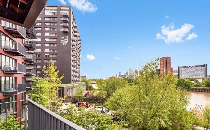 2 Bedroom Flat To Rent In Lyell Street, London, E14