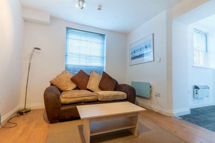 3 Bedroom Apartment To Rent In Grainger Street, Newcastle Upon Tyne, NE1
