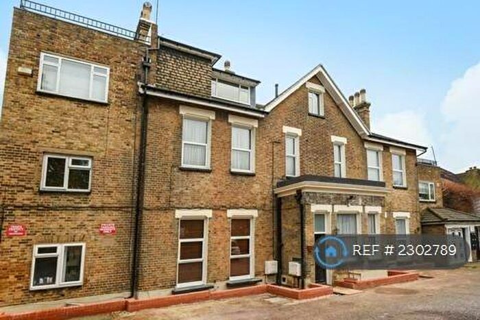 1 Bedroom Flat To Rent In Oakcroft, London, SE12