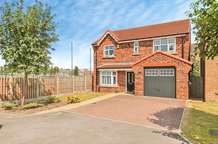 4 Bedroom Detached House For Sale In Hawthorn Court, Dewsbury, WF12
