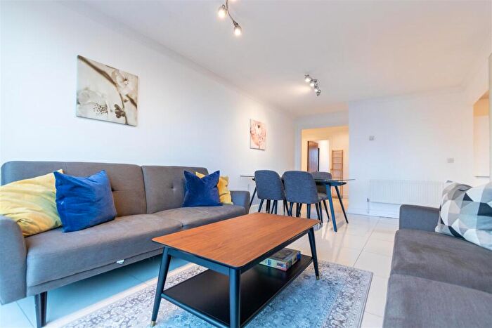 3 Bedroom Apartment To Rent In Regent Court, Northbank, St John's Wood, NW8