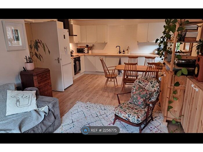 2 Bedroom Flat To Rent In Leander Way, Oxford, OX1