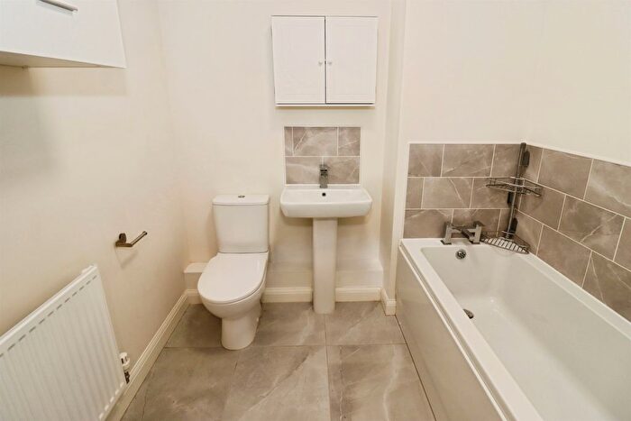 2 Bedroom Flat For Sale In Clark Drive, Yate, Bristol, BS37