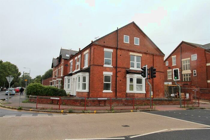 2 Bedroom Flat To Rent In Dovecote Lane, Beeston, Nottingham, NG9