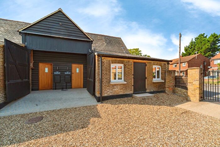 3 Bedroom Barn Conversion To Rent In Harmondsworth Lane, Sipson, West Drayton, UB7