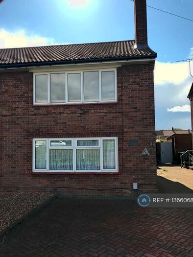 2 Bedroom Maisonette To Rent In Graham Road, Dunstable, LU5