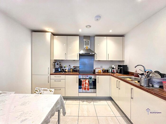 2 Bedroom Flat To Rent In Centenary Quay, Southampton, Hampshire, SO19