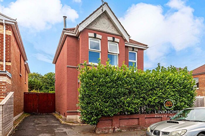 4 Bedroom Detached House For Sale In Buchanan Avenue, Bournemouth, BH7
