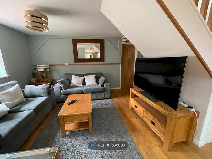 2 Bedroom Detached House To Rent In The Green, Hook, RG29