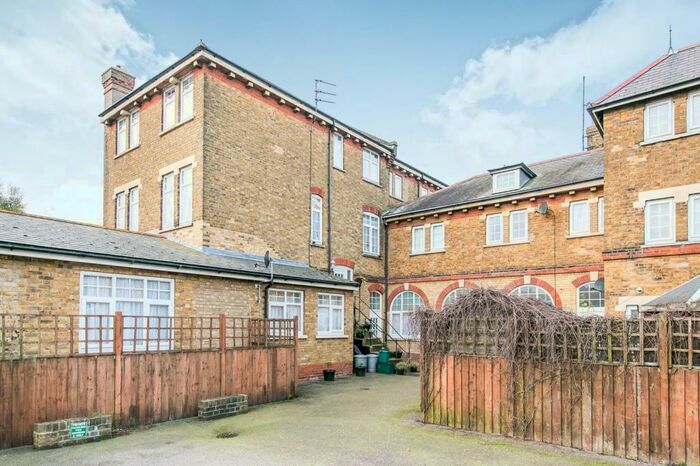 1 Bedroom Flat To Rent In Holland Road, Clacton On Sea, Essex, CO15