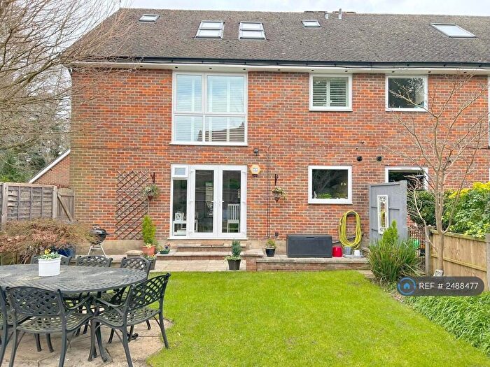 2 Bedroom Flat To Rent In Birkett Way, Chalfont St. Giles, HP8
