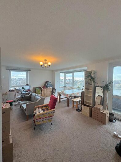 2 Bedroom Flat To Rent In Dyke Road, BN1