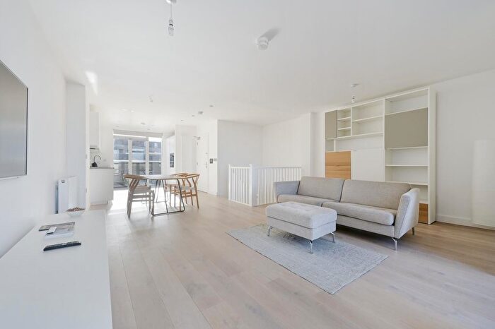 3 Bedroom Flat To Rent In Villiers Gardens, Stratford, London, E20