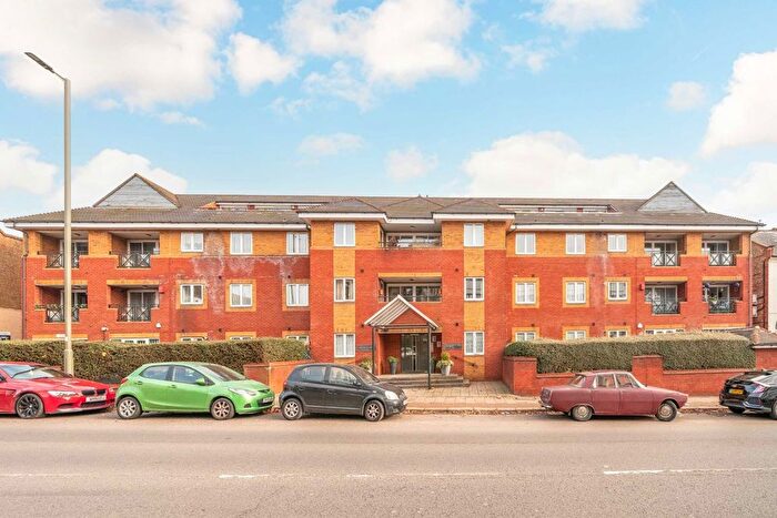 2 Bedroom Flat To Rent In Regents Park Road, London, N3