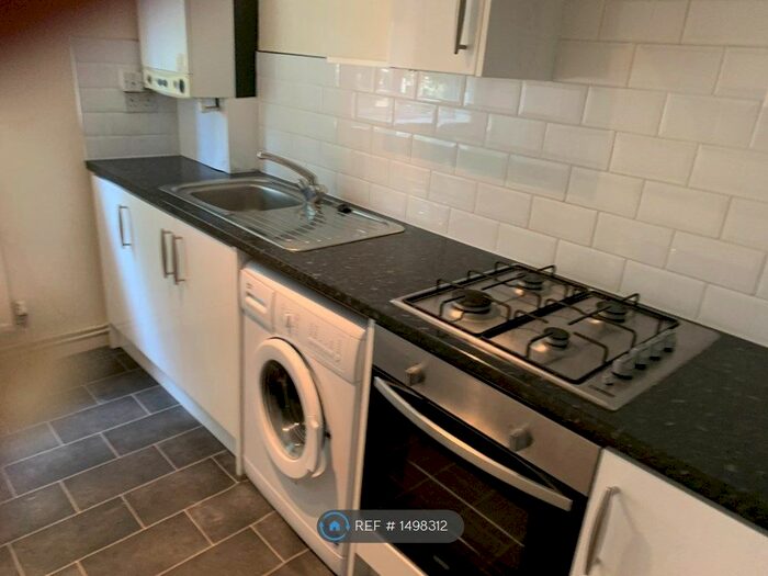 1 Bedroom Flat To Rent In Hillfield, Hatfield, AL10
