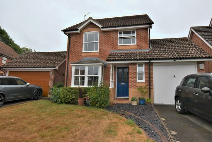 3 Bedroom Detached House To Rent In Shaw Pightle, RG27
