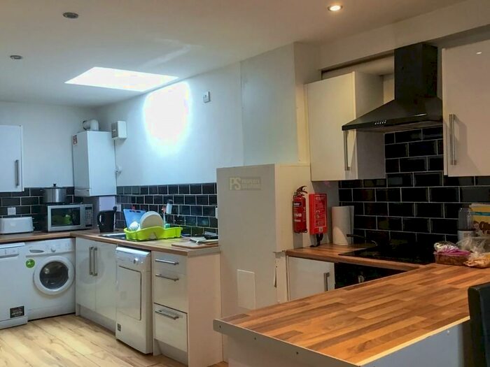 6 Bedroom Terraced House To Rent In Heeley Road - Bath Student Property, B29