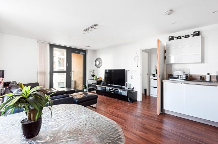 2 Bedroom Flat For Sale In Elmira Street, London, SE13