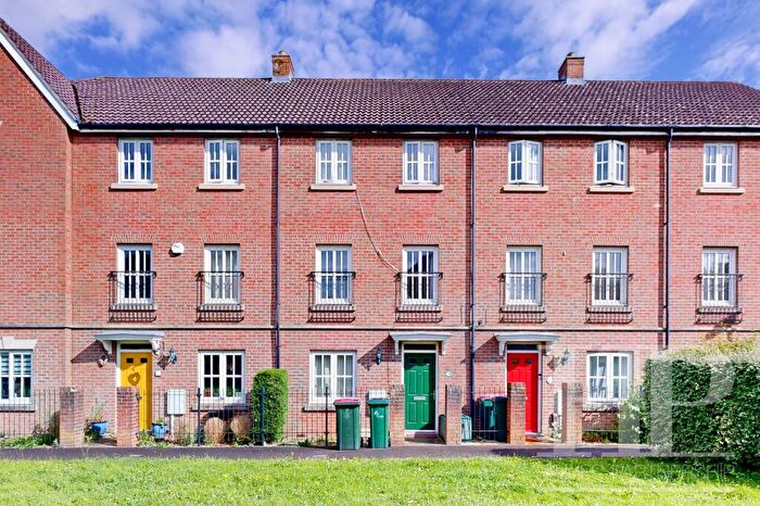 4 Bedroom Town House For Sale In Trist Way, Ifield, RH11