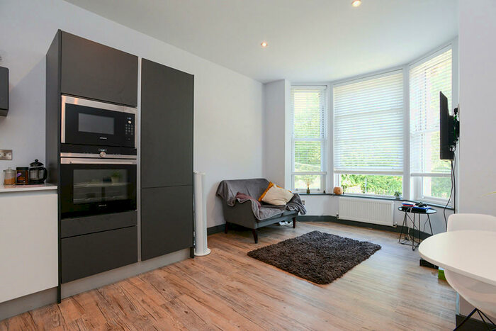 1 Bedroom Apartment To Rent In Waverley Street, Arboretum, Nottingham, NG7