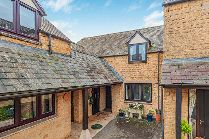 2 Bedroom Flat For Sale In The Lanes, Bampton, Oxfordshire, OX18