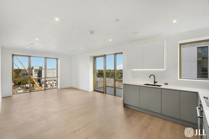 2 Bedroom Flat To Rent In Capital Interchange Way, Brentford, TW8