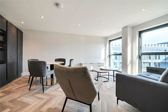 2 Bedroom Flat To Rent In Cockfosters Road, Barnet, EN4