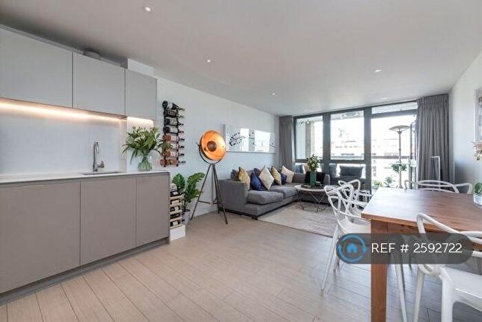 2 Bedroom Flat To Rent In Canalside Square, London, N1