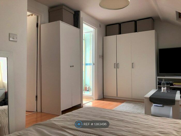 Studio To Rent In Brockley Road, London, SE4