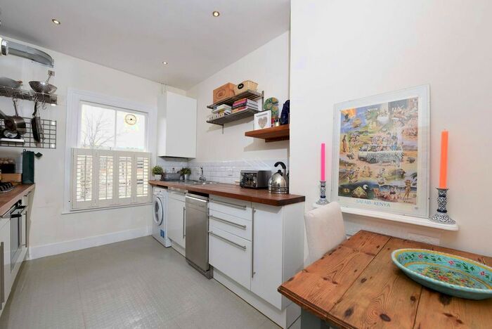 2 Bedroom Flat To Rent In Pirbright Road, Southfields, London, SW18