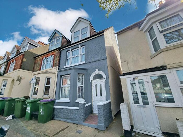 4 Bedroom End Of Terrace House To Rent In Garden Road, Folkestone, CT19