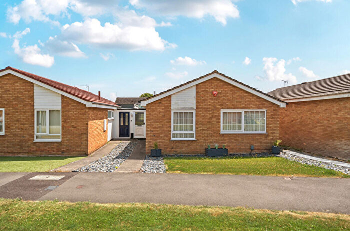 2 Bedroom Bungalow For Sale In Barleyfield Way, Houghton Regis, Dunstable, LU5