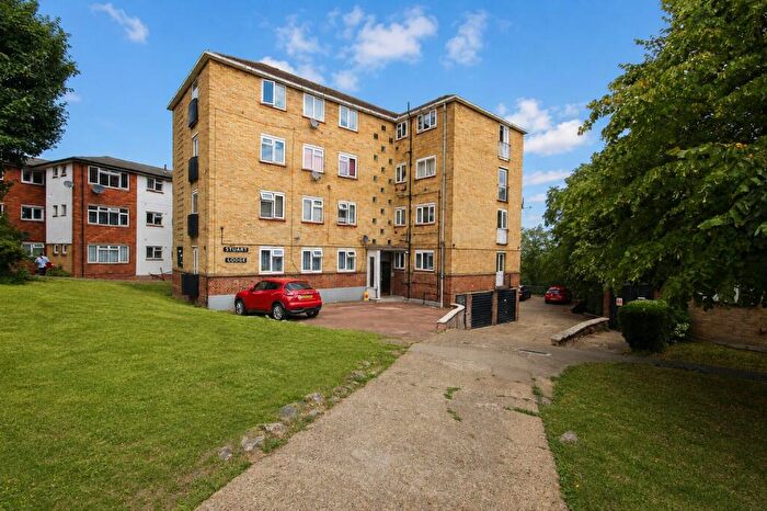 2 Bedroom Apartment For Sale In South Norwood Hill, London, SE25