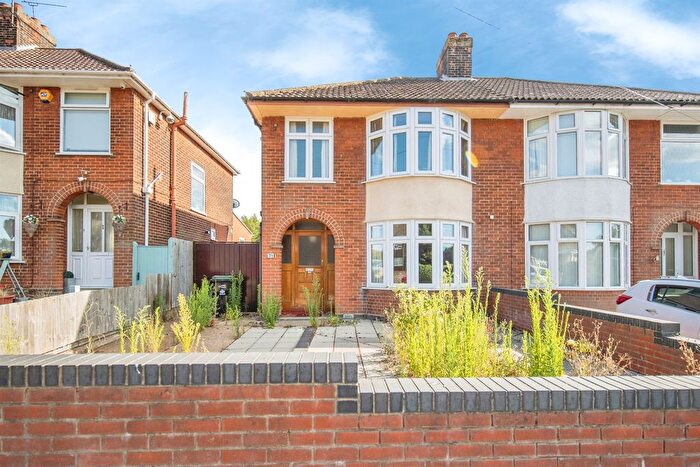 3 Bedroom Semi-Detached House For Sale In Cliff Lane, Ipswich, IP3