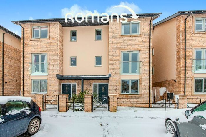 4 Bedroom Semi-Detached House To Rent In Hopton Way, BA1