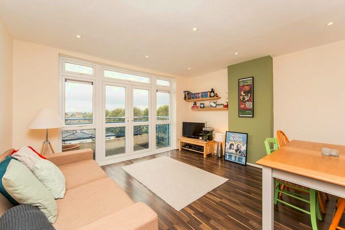 2 Bedroom Maisonette To Rent In Grosvenor Park Road, London, E17